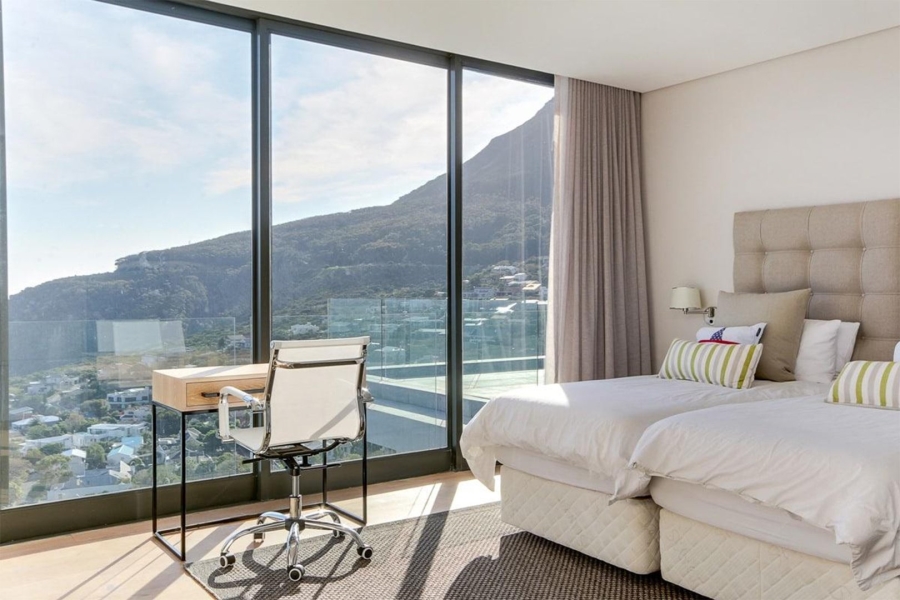 To Let 6 Bedroom Property for Rent in Llandudno Western Cape